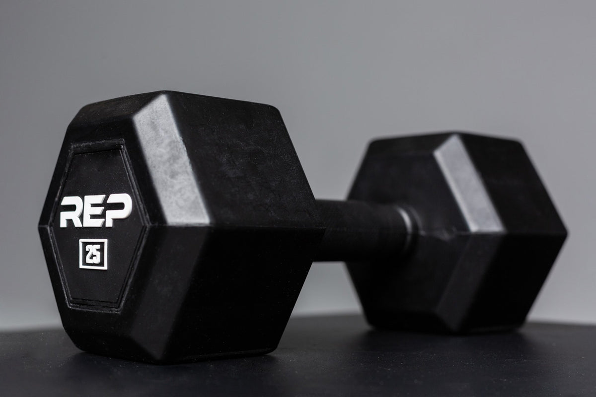 Angled view of a 25lb Rubber Coated Hex Dumbbell showing off the white 